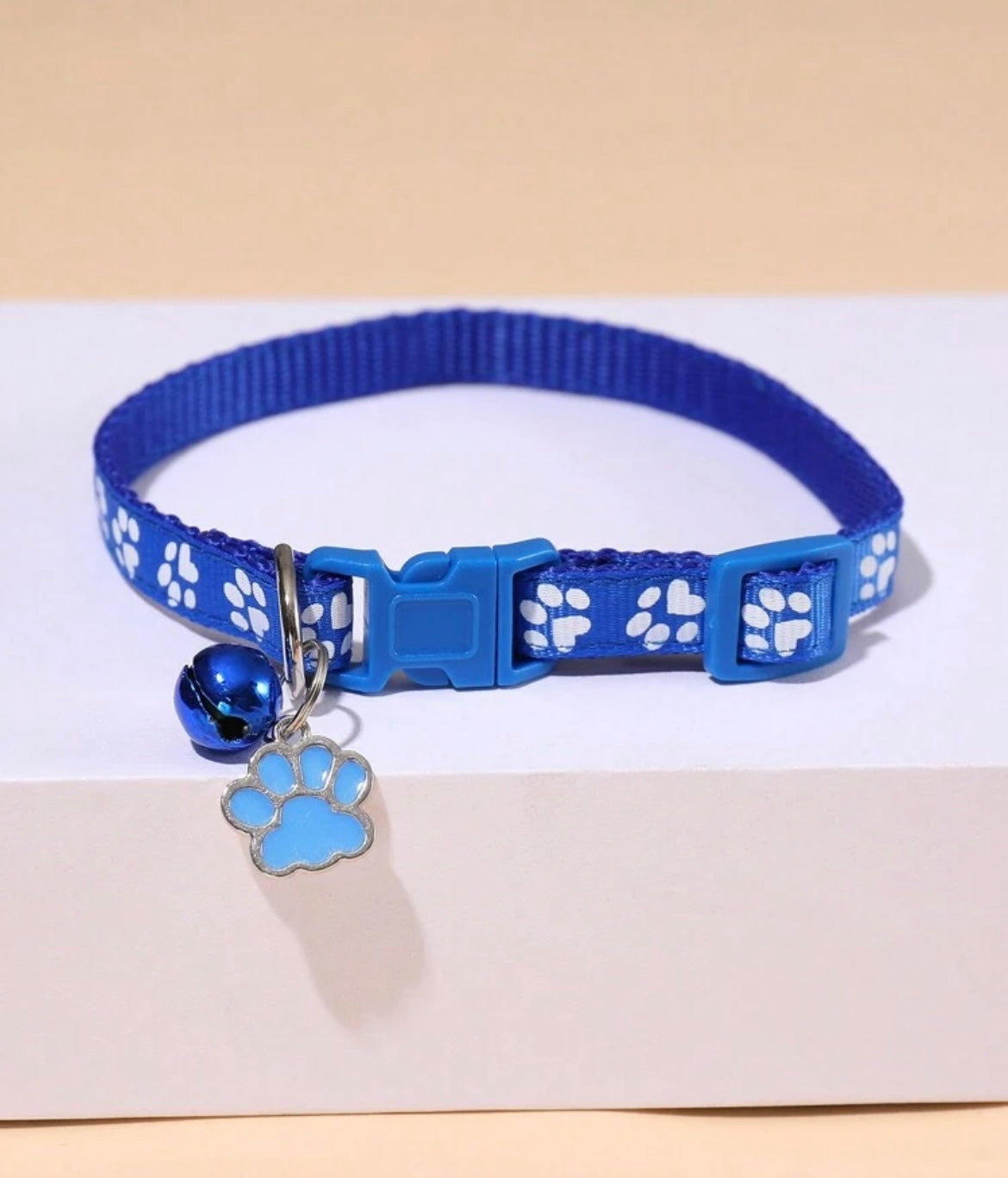 Collar con Estampado de Patitas