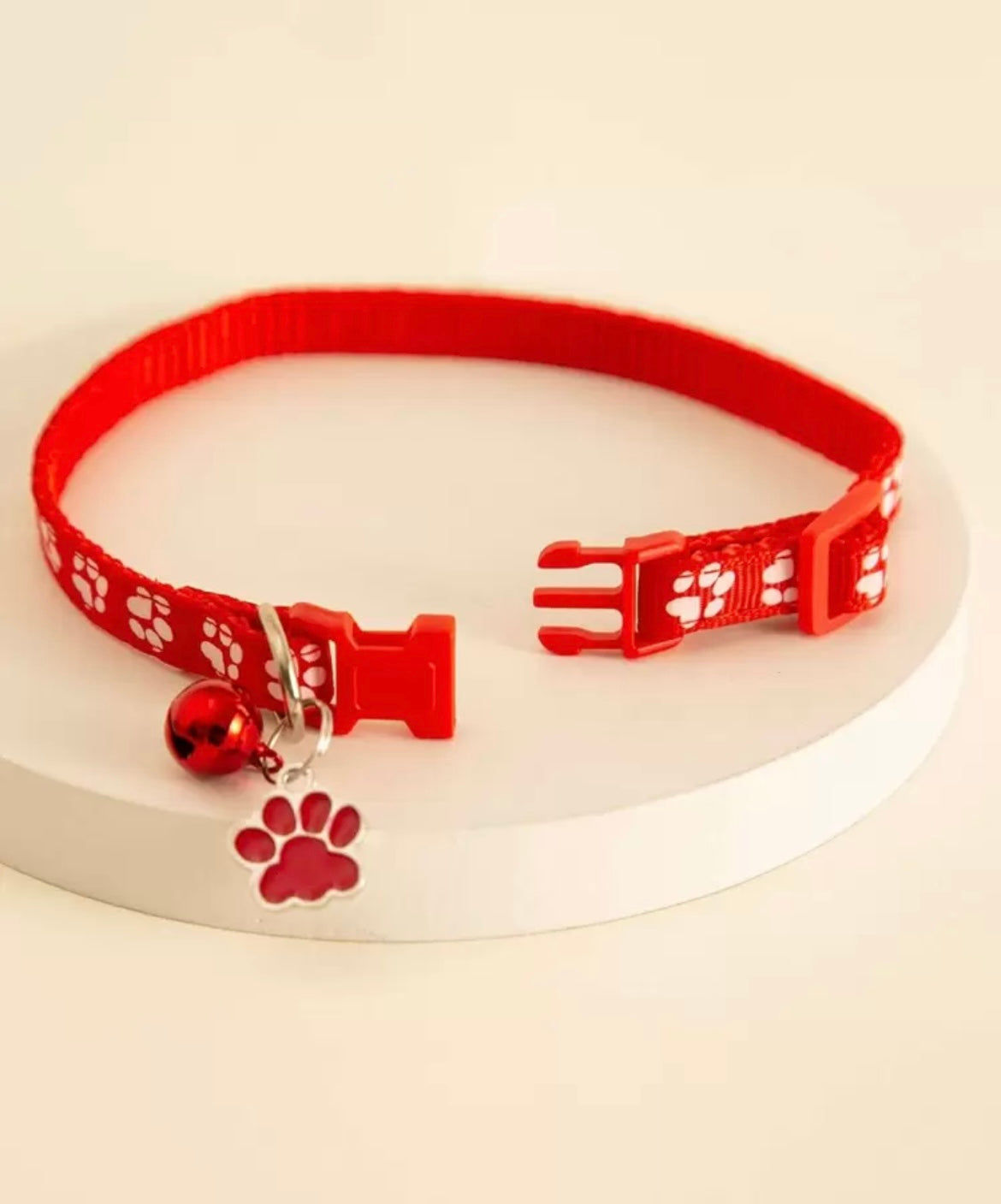 Collar con Estampado de Patitas