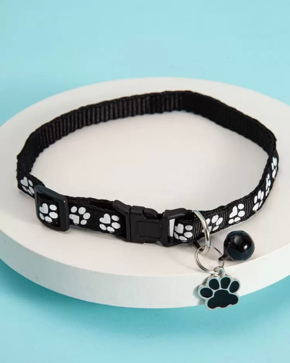 Collar con Estampado de Patitas